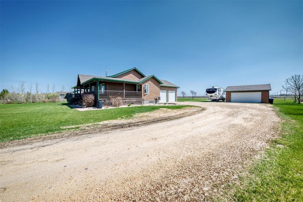 9 Myrtle St, Hazelridge, MB R5M 0C3, Canada