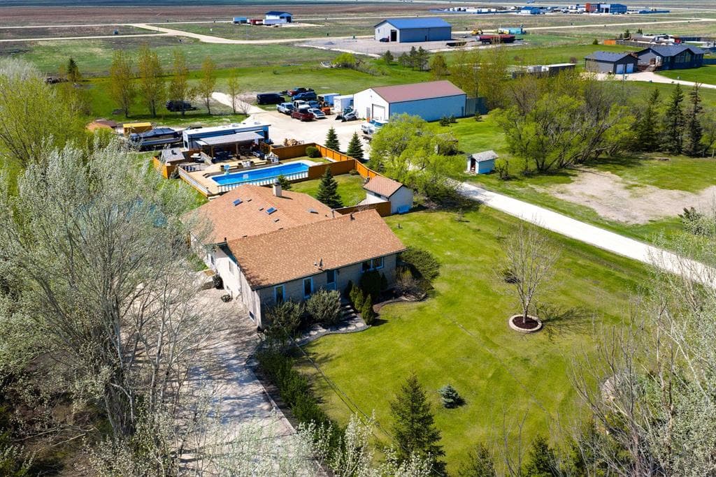 320 Parkdale Rd, West Saint Paul, MB R4A 1B8, Canada