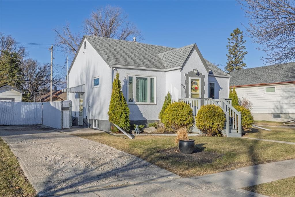 312 Melbourne Ave, Winnipeg, MB R2K 1A9, Canada — photo 1